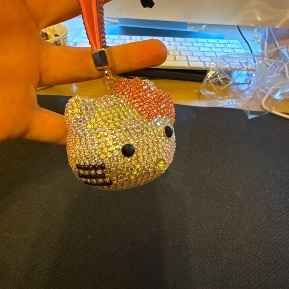 Hello Kitty - Picture 2 of 3